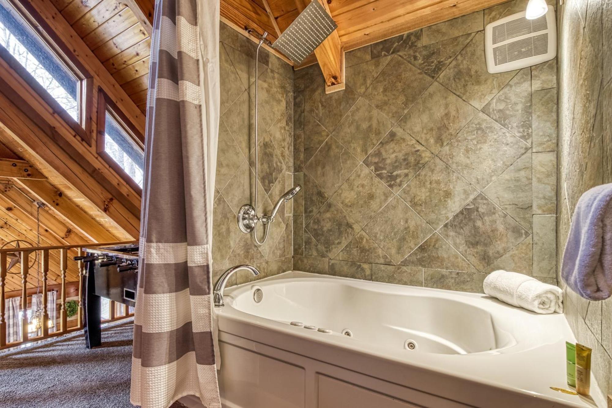 Fantastic Pet Friendly Cabin, Hot Tub, Fire Pit Sevierville Exterior photo