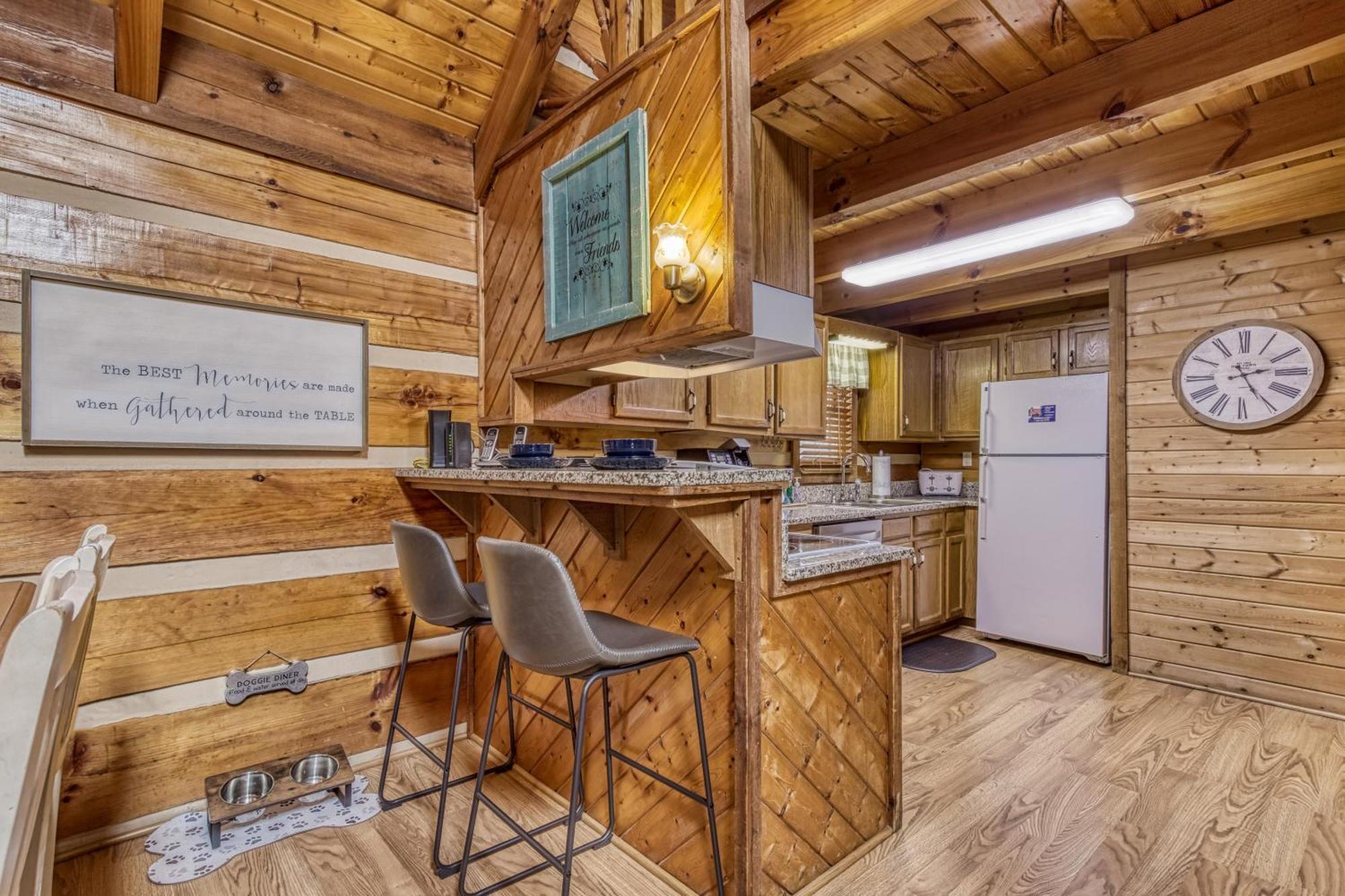 Fantastic Pet Friendly Cabin, Hot Tub, Fire Pit Sevierville Exterior photo