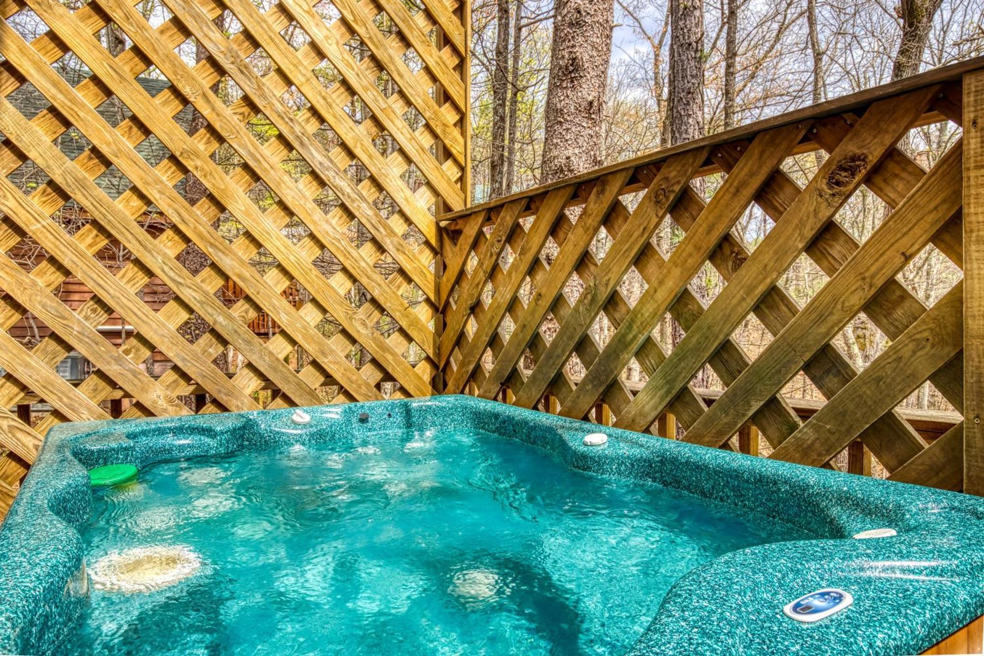 Fantastic Pet Friendly Cabin, Hot Tub, Fire Pit Sevierville Exterior photo